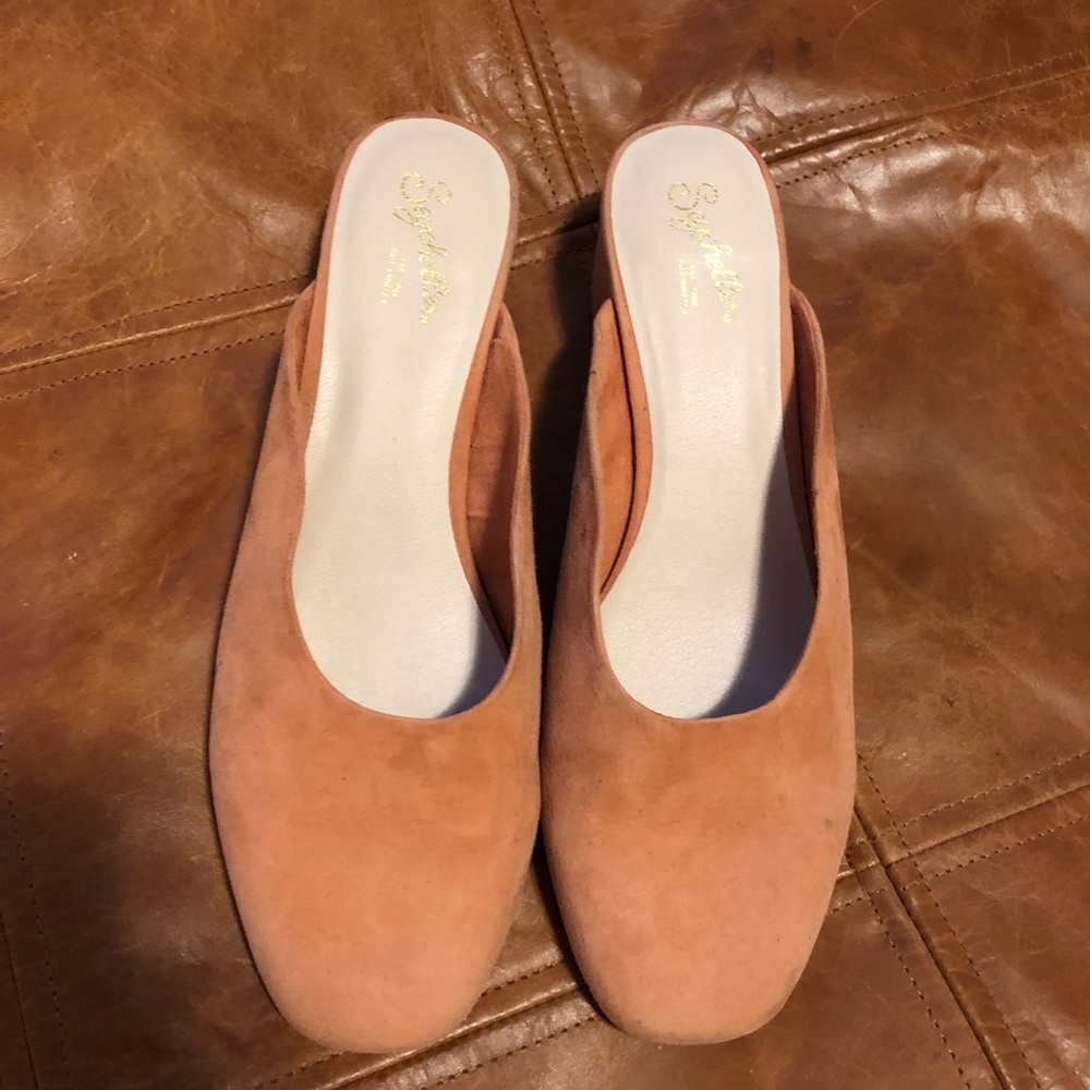 Seychelles coral suede mule